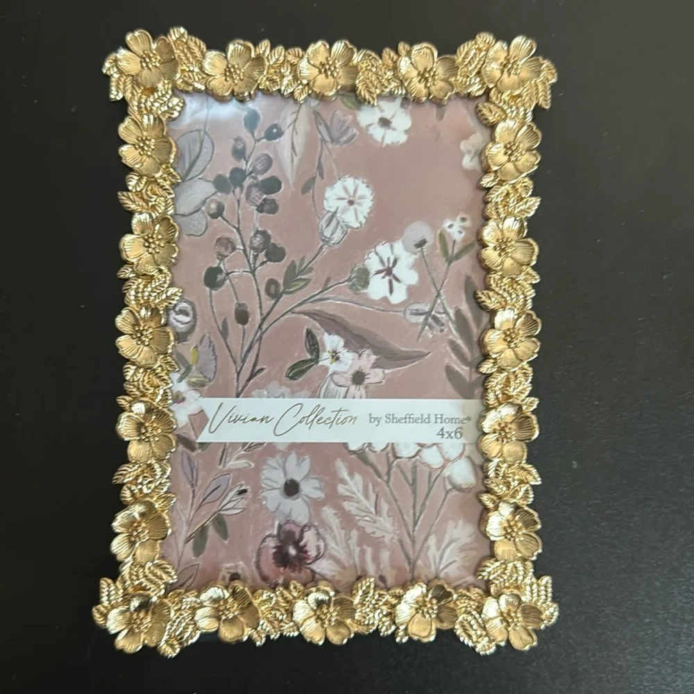 Beautifully‎ Detailed Gold Flowered Frame  Vivian collection NEW